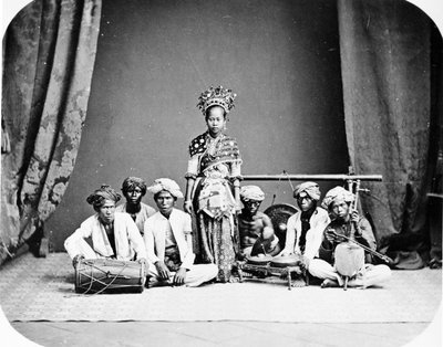 Ragazza danzante batava, c.1870 da European Photographer